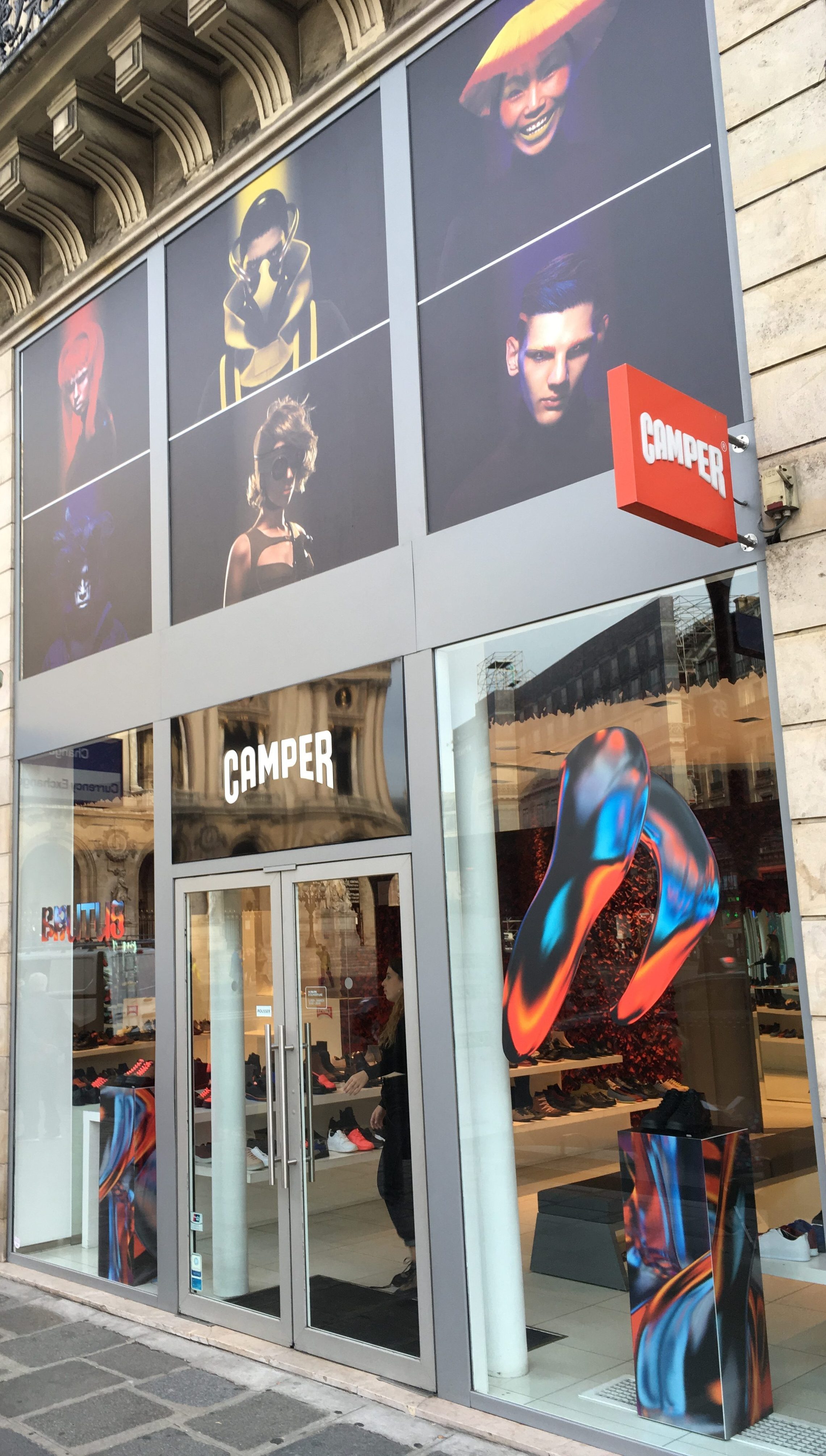 AGENCE_RETAIL_DESIGN_VISUAL_MERCHANDISING_SAINKO_CAMPER_BRUTUS_1