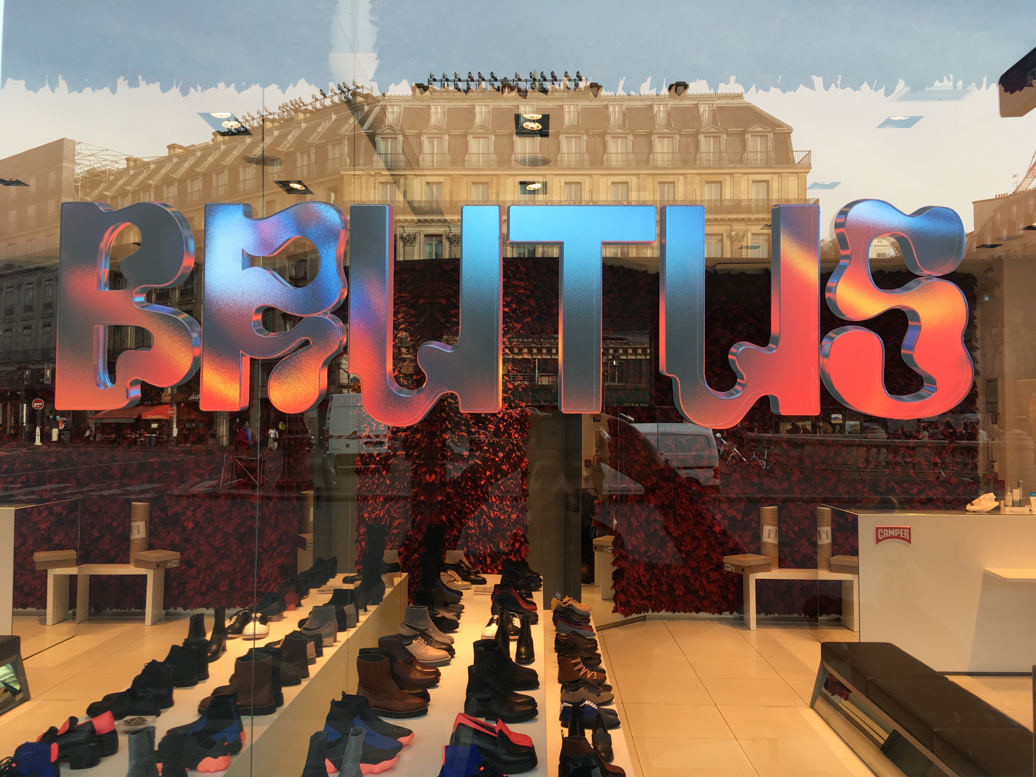 AGENCE_RETAIL_DESIGN_VISUAL_MERCHANDISING_SAINKO_CAMPER_BRUTUS_2