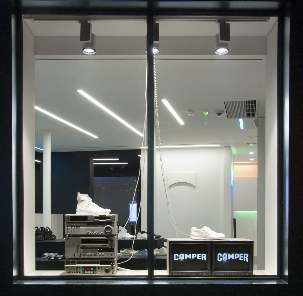AGENCE_RETAIL_DESIGN_VISUAL_MERCHANDISING_SAINKO_CAMPER_FLASHFORWARD_6