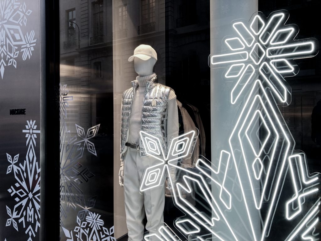 Agence retail design Saïnko vitrine néon