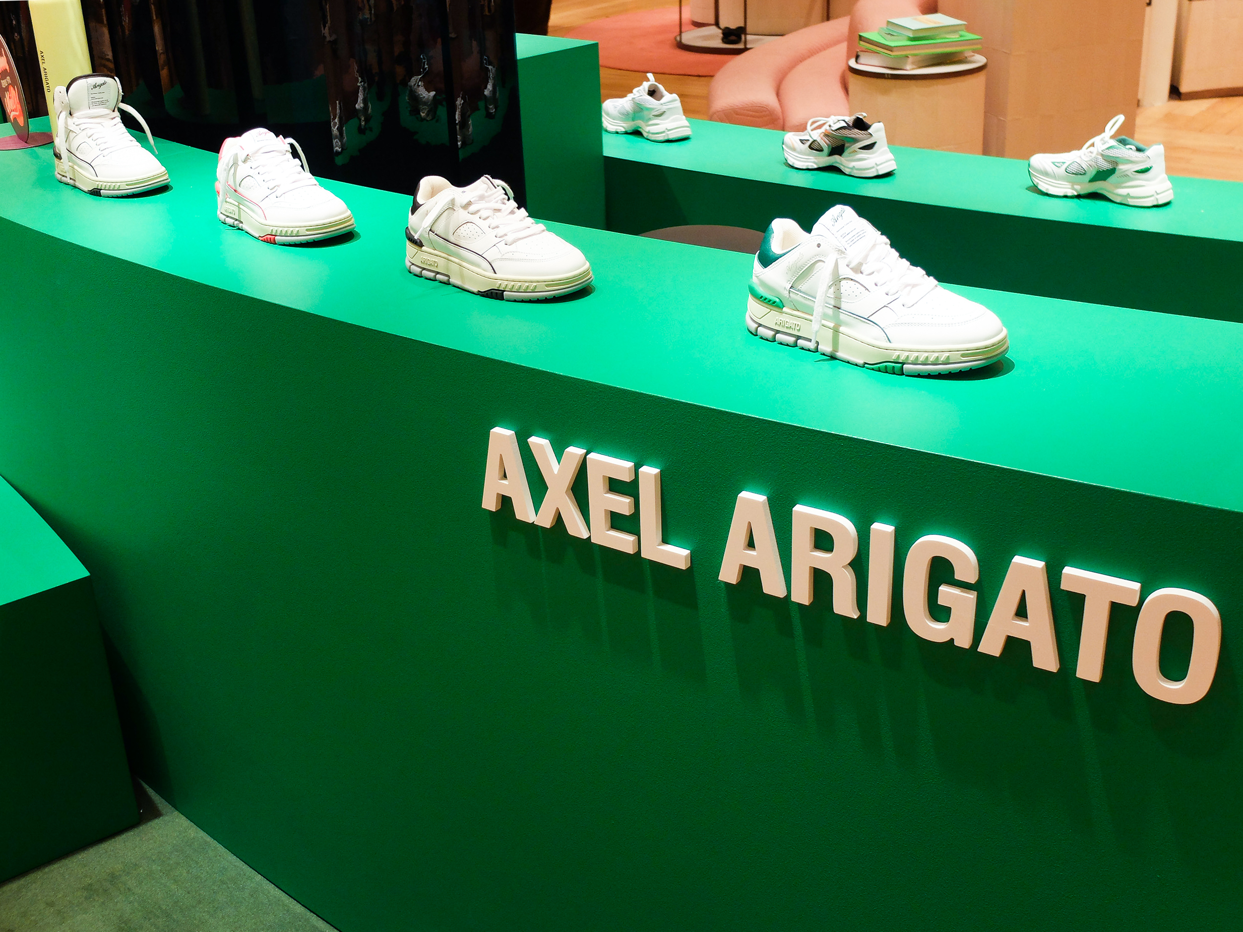 Agence retail design visual merchandising fabrication installation pop up AXEL ARIGATO