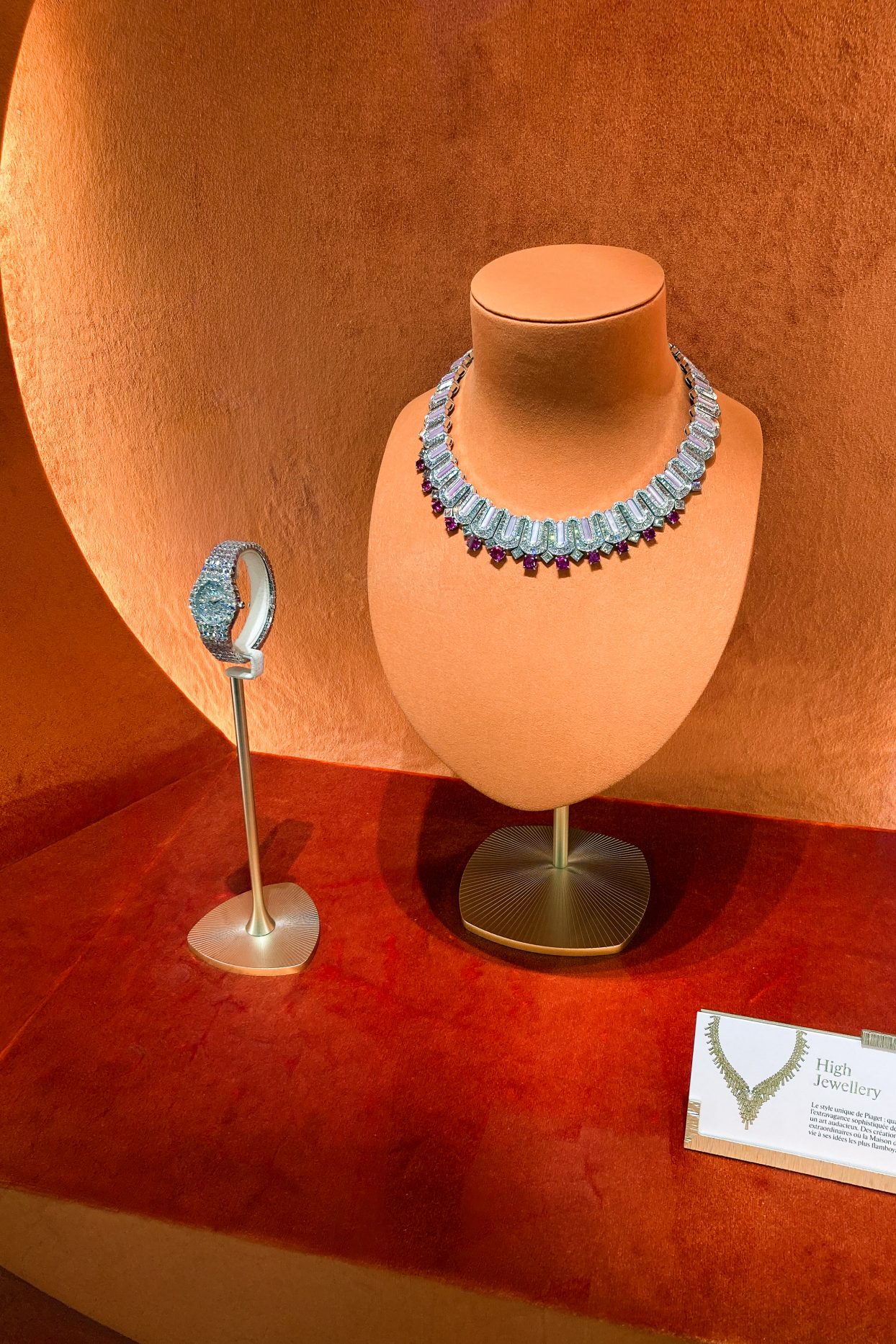 AGENCE_DESIGN_SAINKO_PIAGET_PRESENTOIRS_GAMME_113